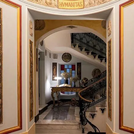 Apartment In The Fashion District