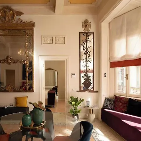 In The Fashion District Apartment *