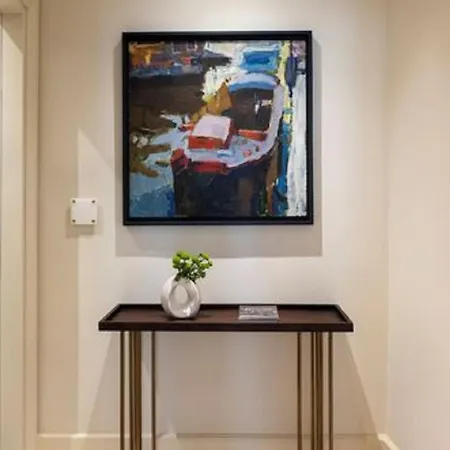 Apartment In The Fashion District *