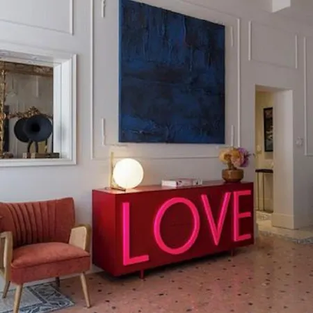 In The Fashion District Apartment *